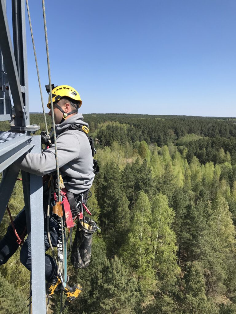 Konserwacja konstrukcji metalowych, wymiana śrub konstrukcyjnych - Kuźnica